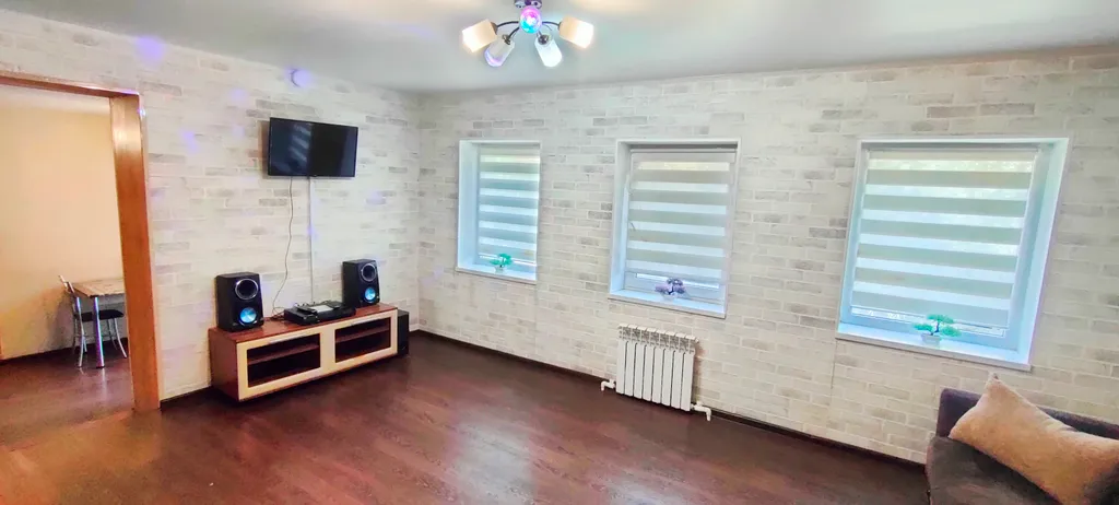 Гостевой дом на берегу озера у парка