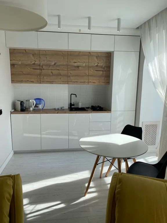 Светлая студия на берегу Волги в центре города