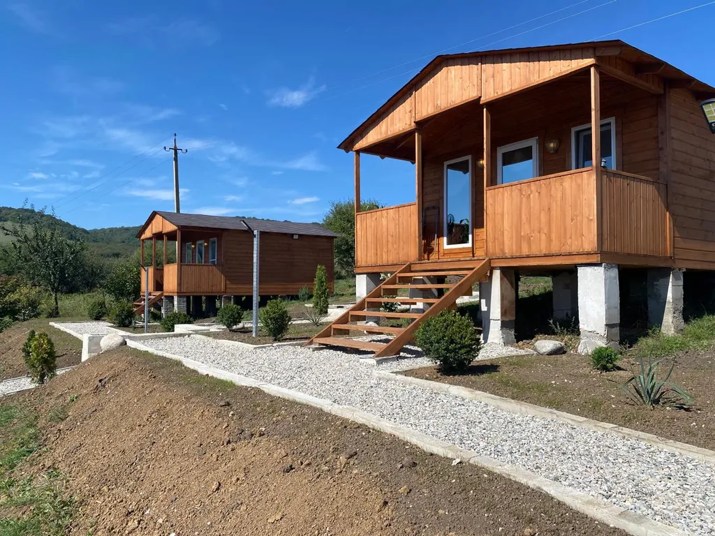 Домик с видом на лес и горы