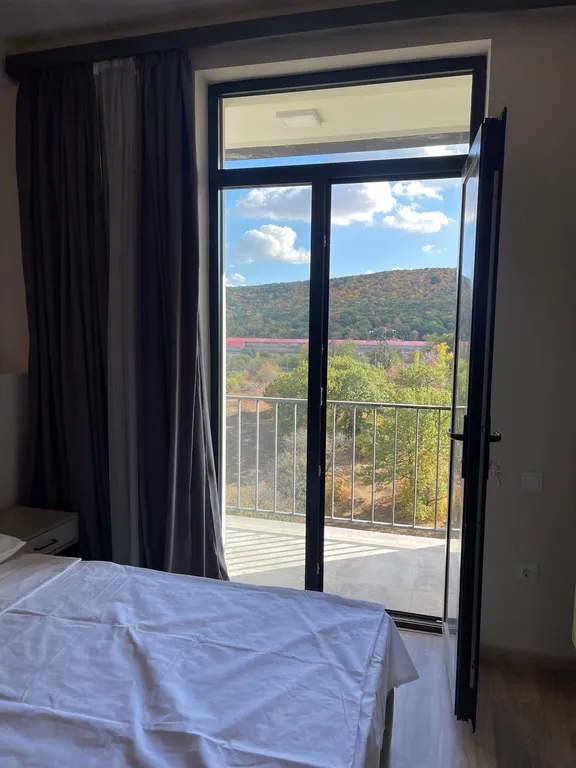 Красивая квартира-студия с видом на горы