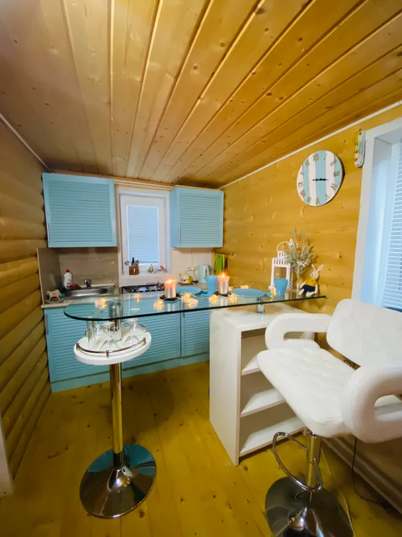 Домик в лесу с баней