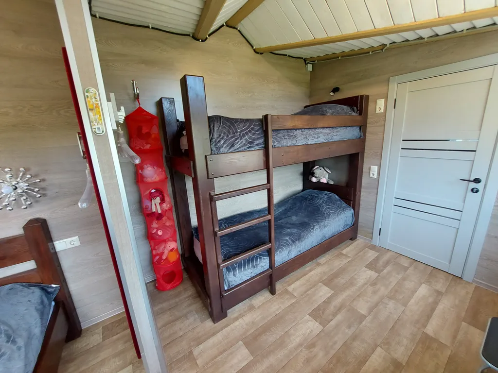 Уютный семейный коттедж с прекрасным видом на озеро Дривяты