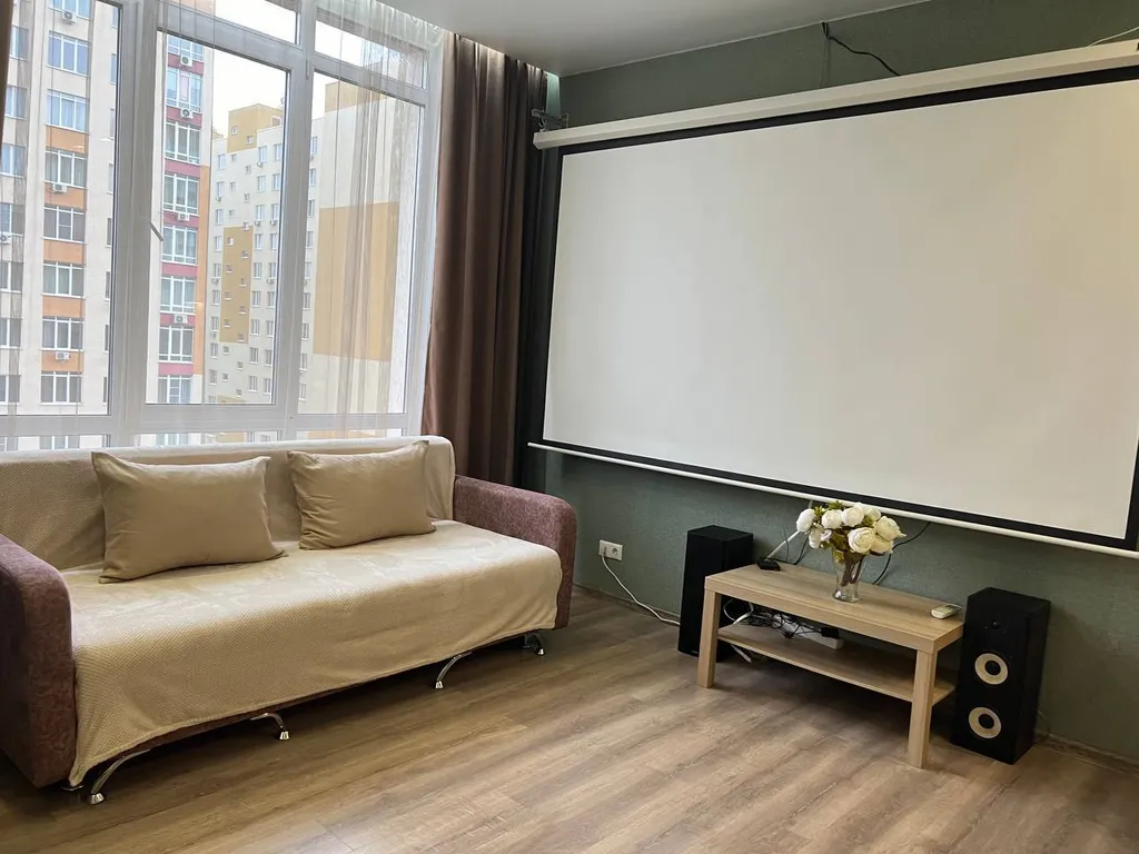 Просторная квартира в новом доме с домашним кинотеатром