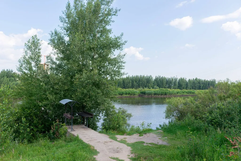 A-Studio с террасой на крыше и мангалом на берегу Туры