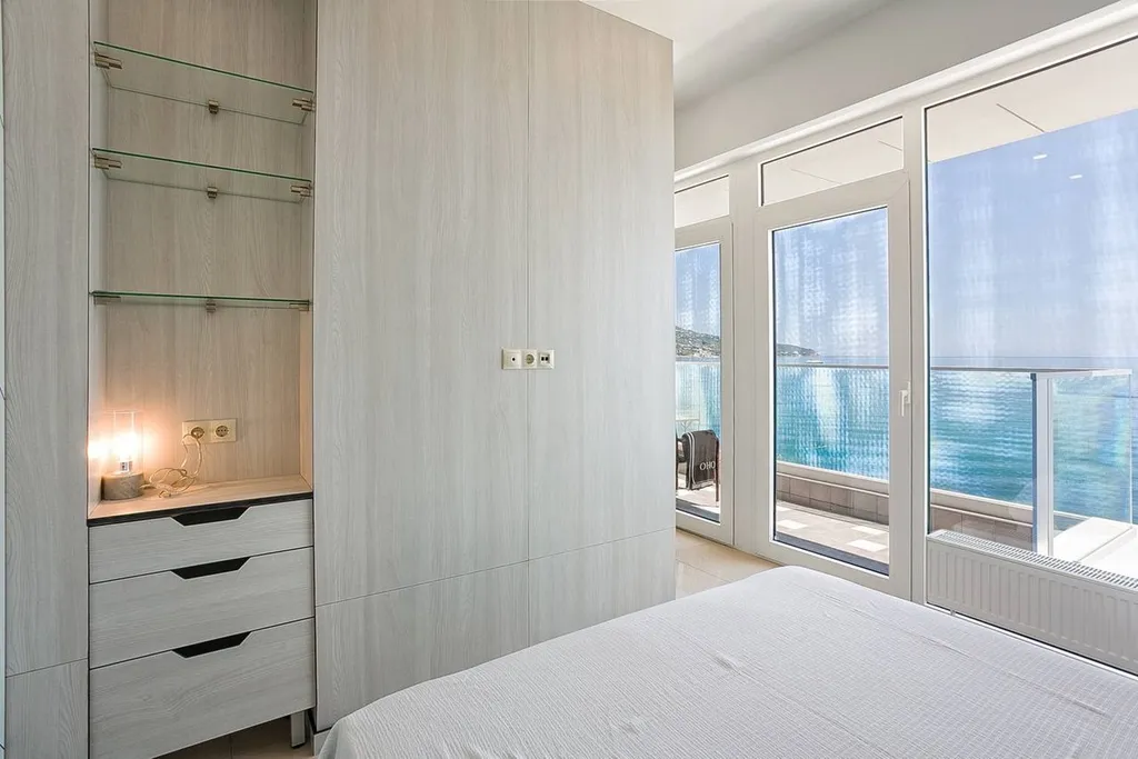 Светлая уютная квартира с видом на море, город и горы