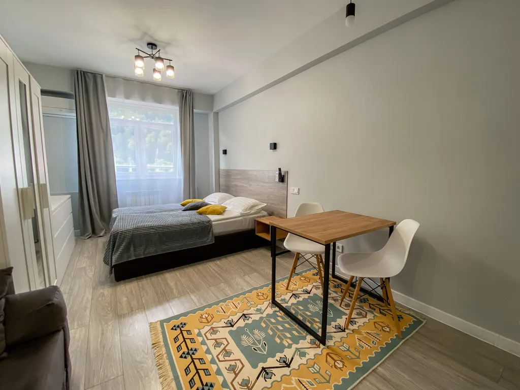 Просторная квартира с балконом вблизи подъемника