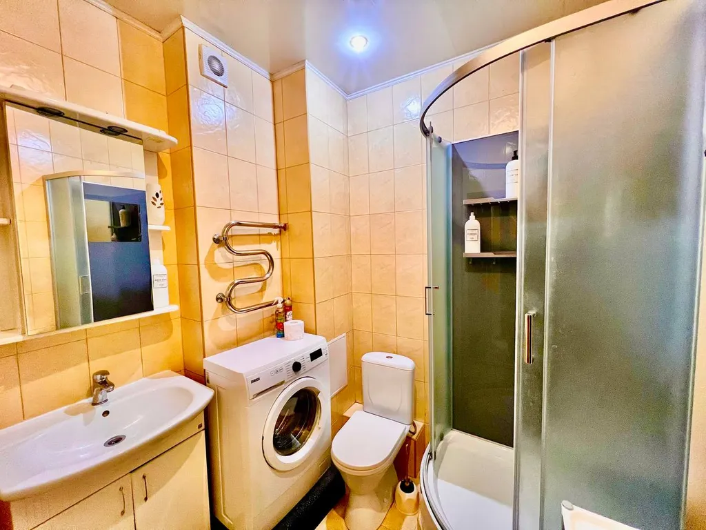 Квартира Уютная светлая студия в центре, ТЦ Вояж, парковка, кафе, аквапарк источник — Тюмень