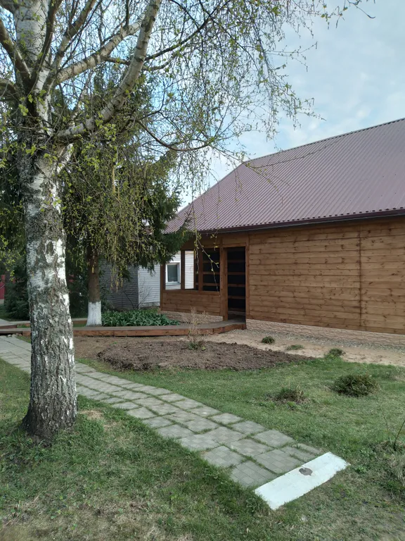 Уютный домик в деревне с выходом на веранду и ухоженным садом