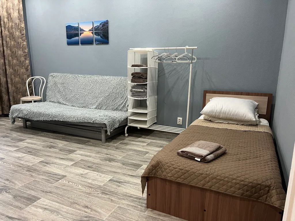 Уютная двухкомнатная квартира на первой линии, горы прямо из окна