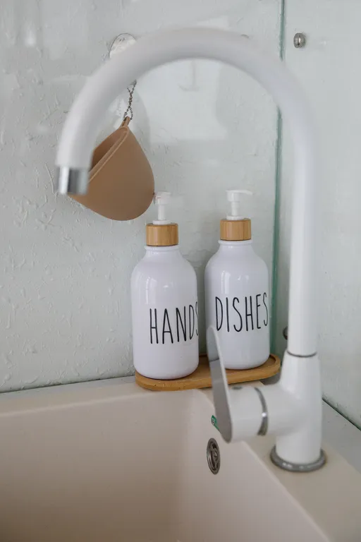 Глэмпинг на берегу с панорамными окнами