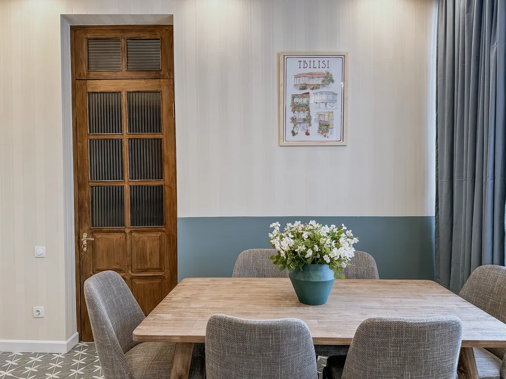 Лафамилия Тбилиси на площади Свободы