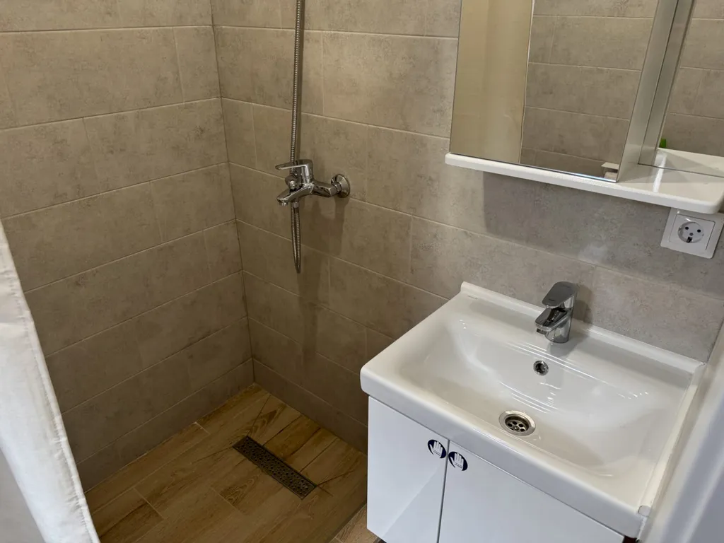 Коттедж Коттедж Деревянный Барнхаус с террасой и парковкой - 7 минут до моря — Геленджик