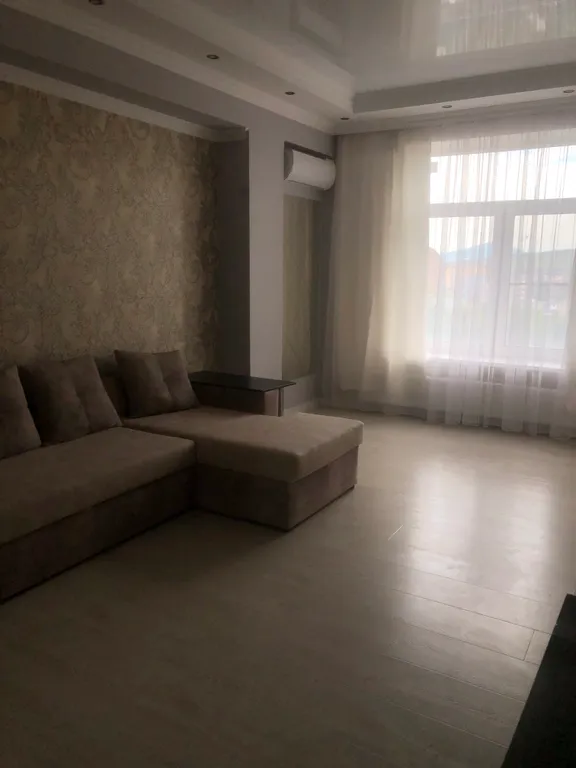 Просторная в центре, аэропорт 5 мин машиной, прекрасный вид на гору