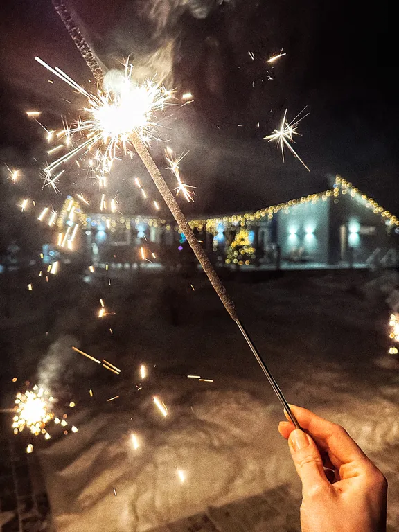 Дом на берегу лесного озера