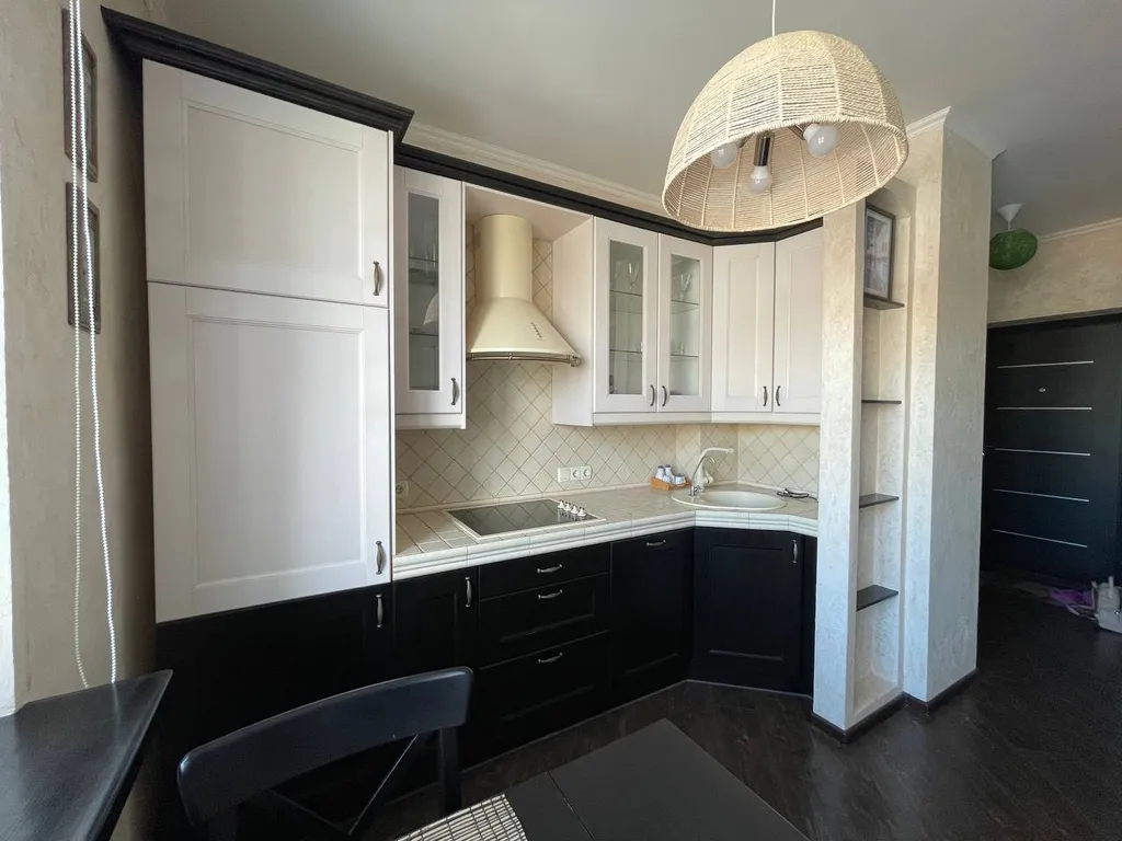 Стильная квартира с камином в центре города