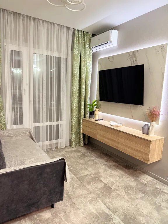 Уютная видовая современная квартира