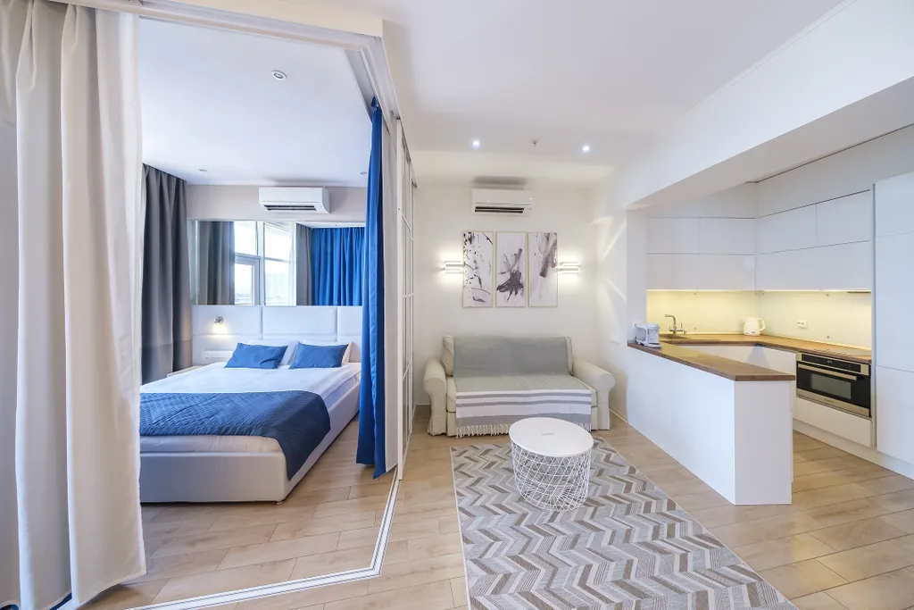 Стильная студия с видом на море