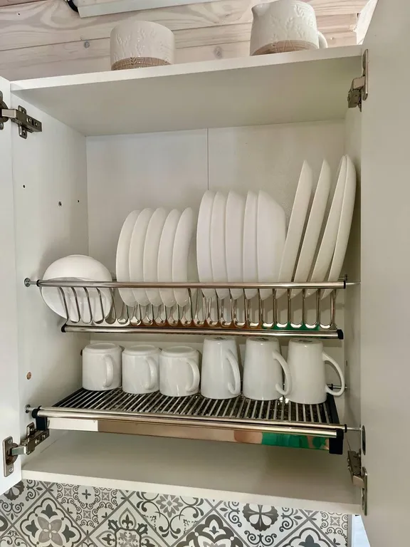 Просторный новый дом на берегу озера у родника