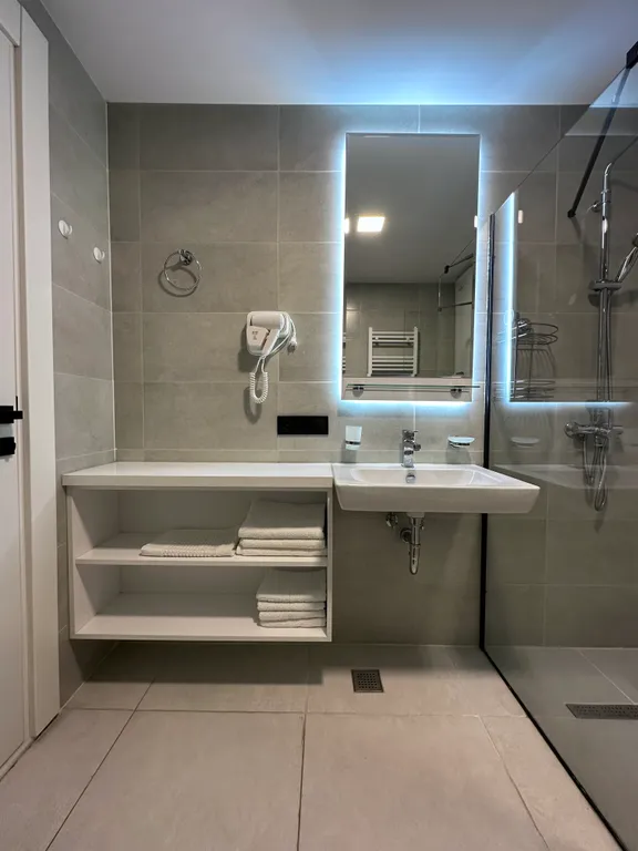 Уютная квартира с бассейном и панорамным видом на море горы и парк