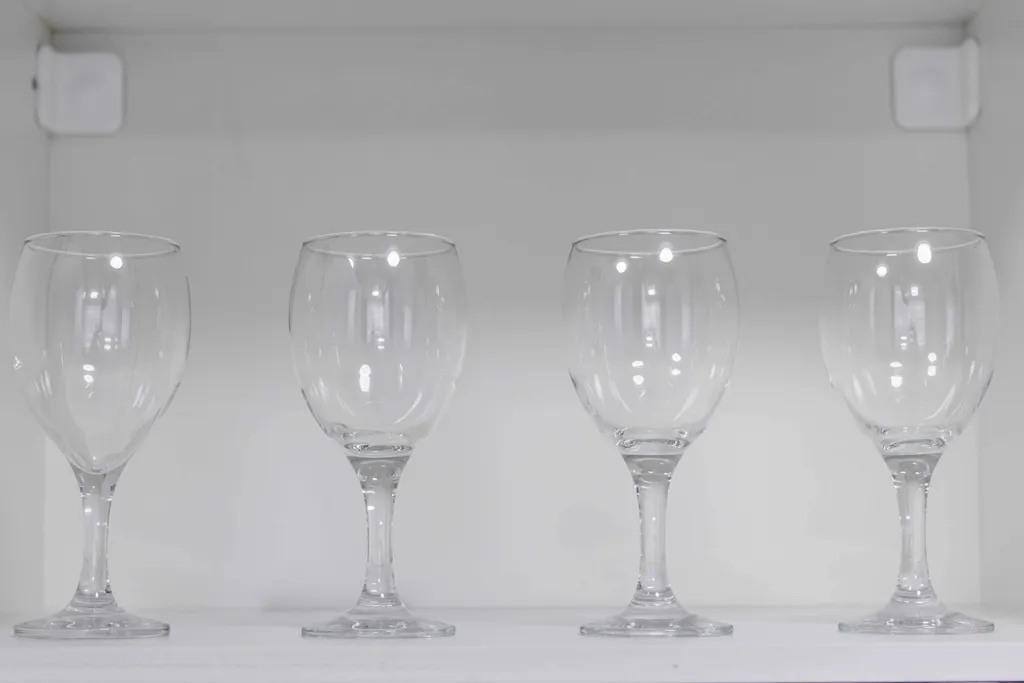 Кто ценит комфорт: новая мебель, техника, бельё