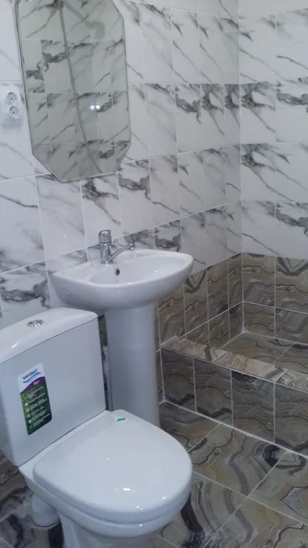 Уютный двухэтажный дом в центре города ( 1 этаж)