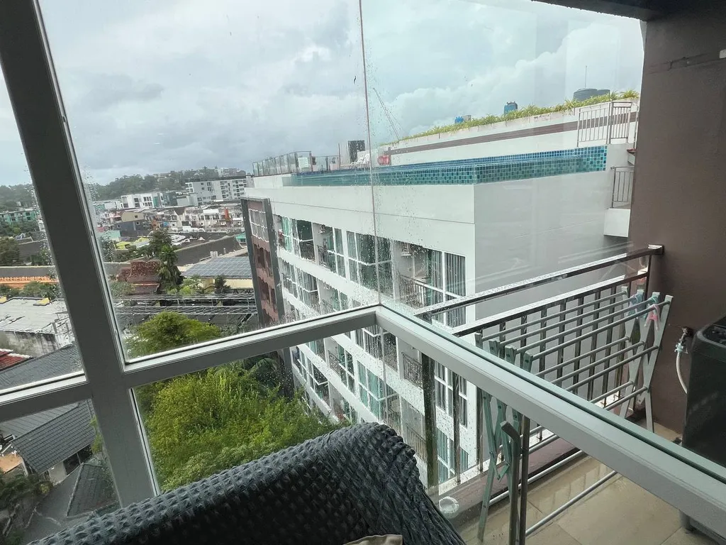 Студия после ремонта с удивительным видом с 8 этажа в центре Каты