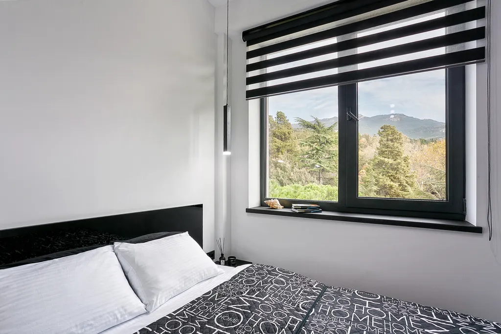 Стильная квартира "Черное&Белое" с видом на море