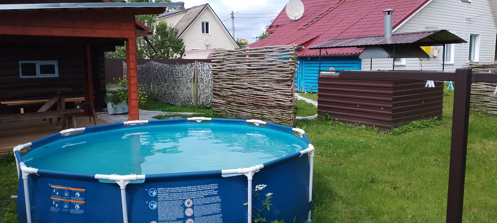 Дом с видом на монастырь