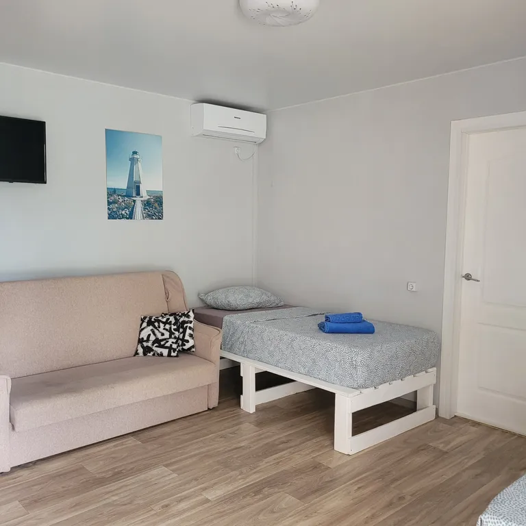 Новый домик 2-комнатный с кухней и террасой на компанию