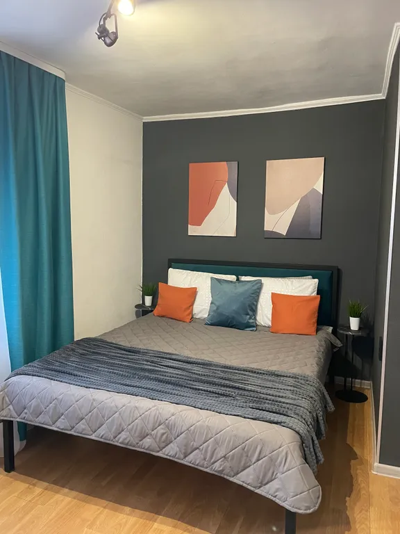 Аквамариновый вечер в центре города