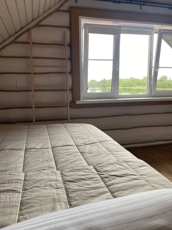 Дом на берегу озера