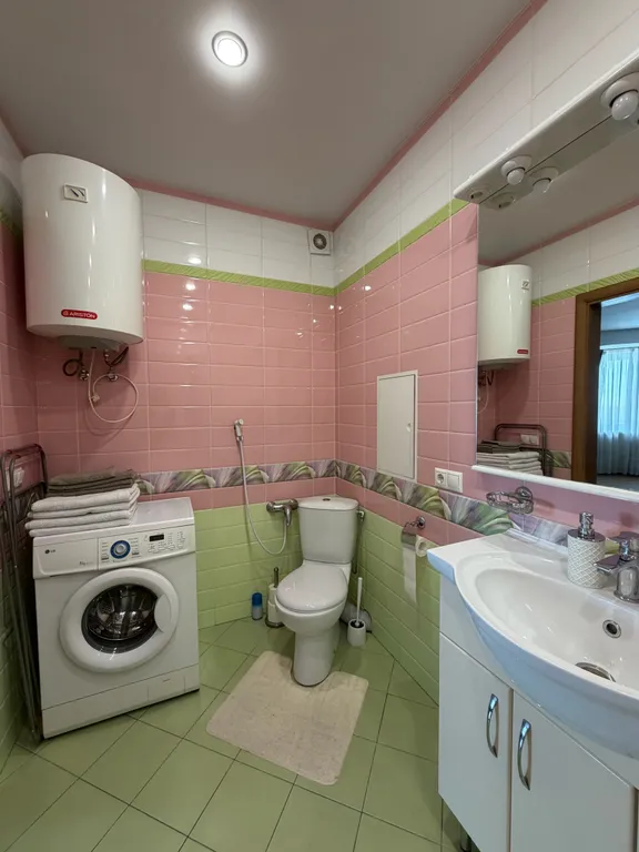 Двухкомнатная квартира с шикарным видом возле резиденции Президента