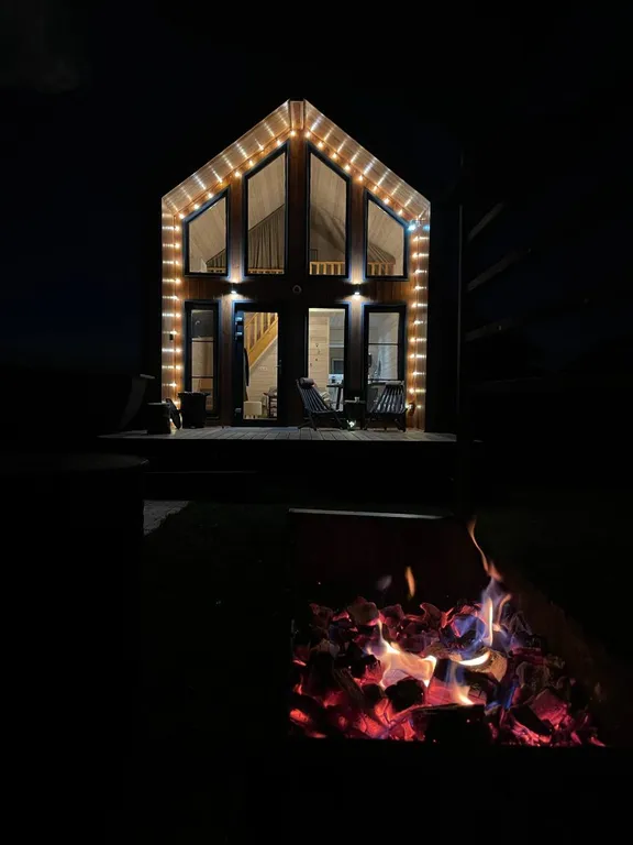 Уютный дом в стиле Барнхаус с чаном у леса, у нас есть баня.