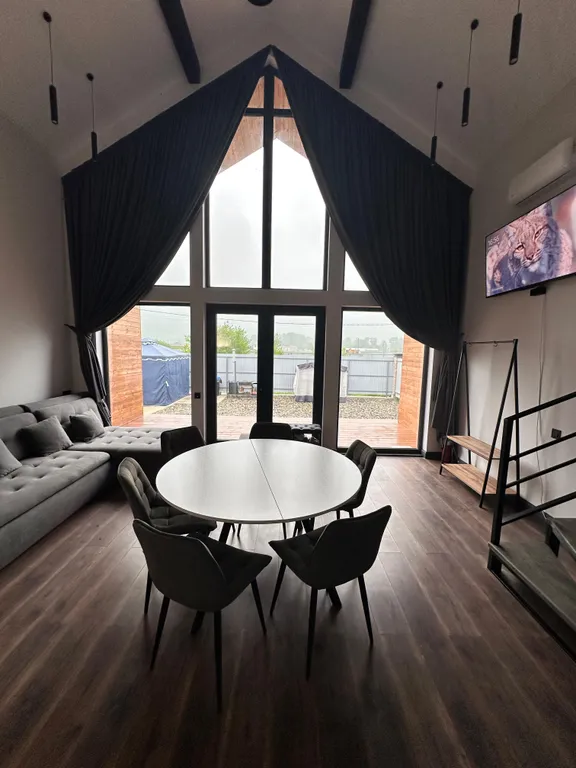 Коттедж Дом с бассейном и чаном — Безымянное