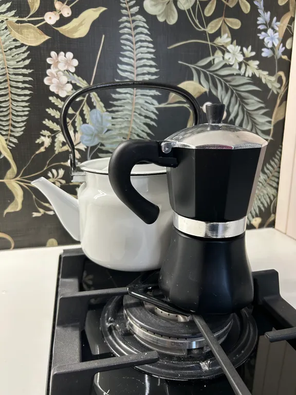 Студия с видом на город