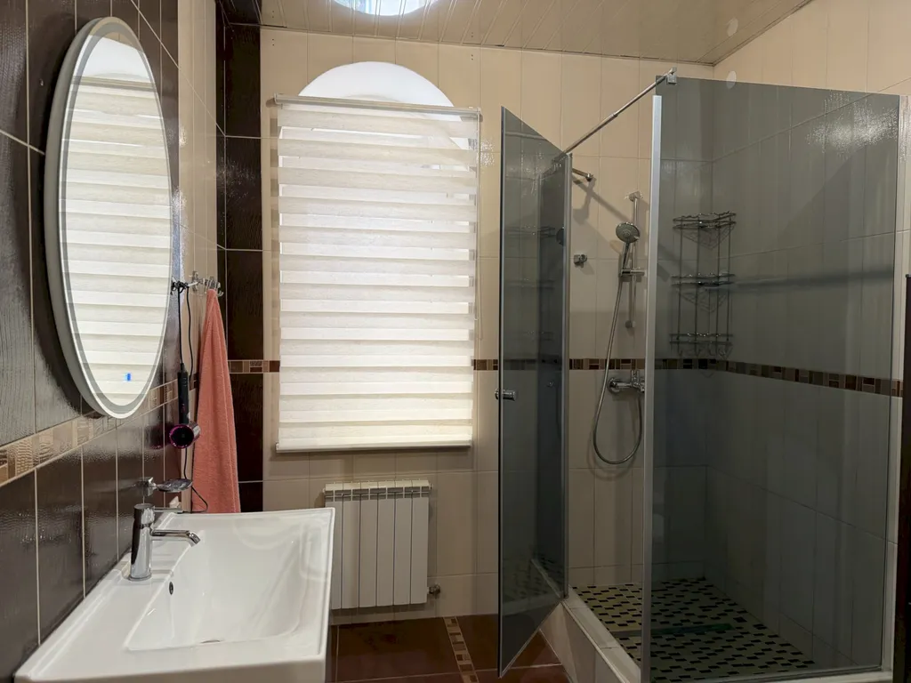 Дом с террасами и видом на море, рядом с центром