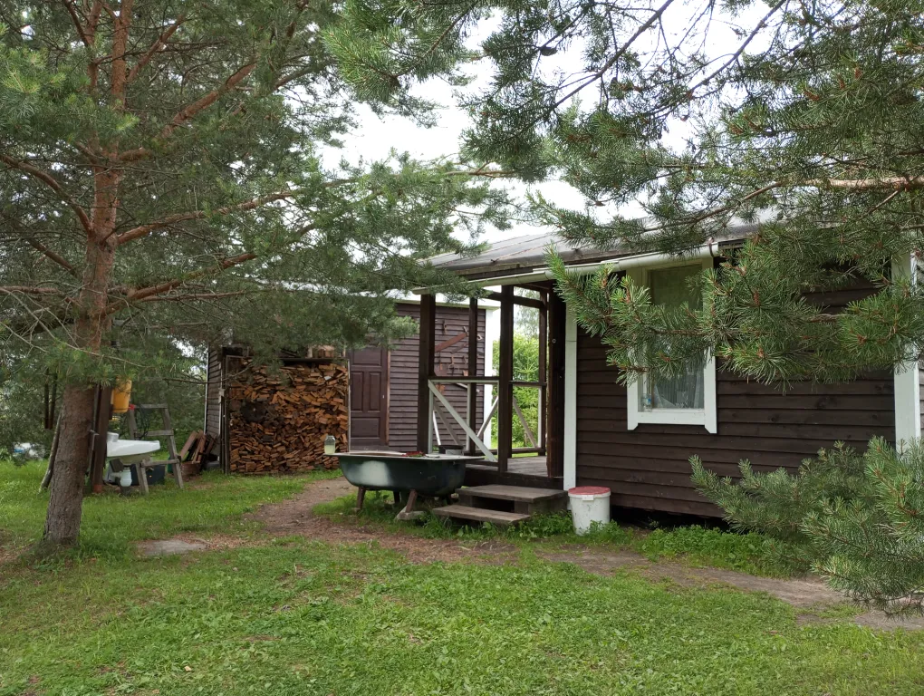 Домик у озера