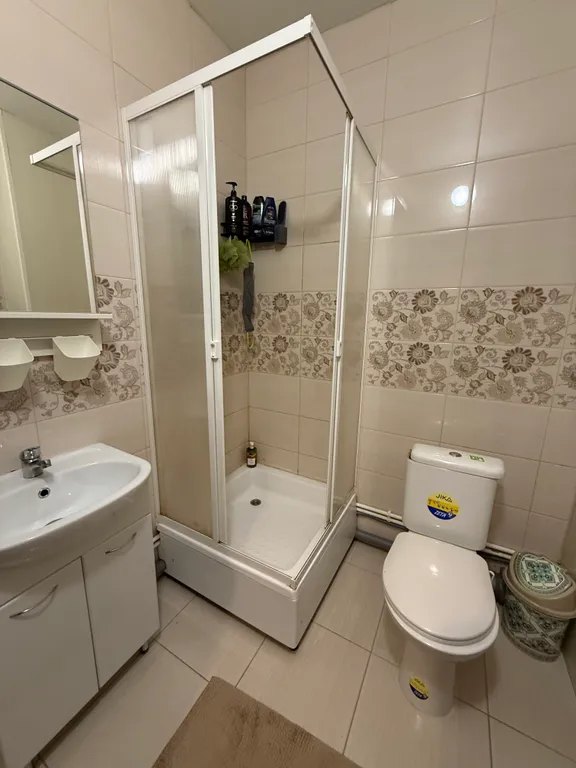 Студия для троих гостей