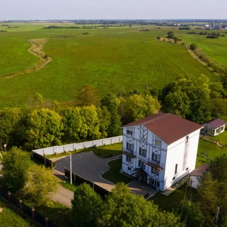 8-комнатный Дом