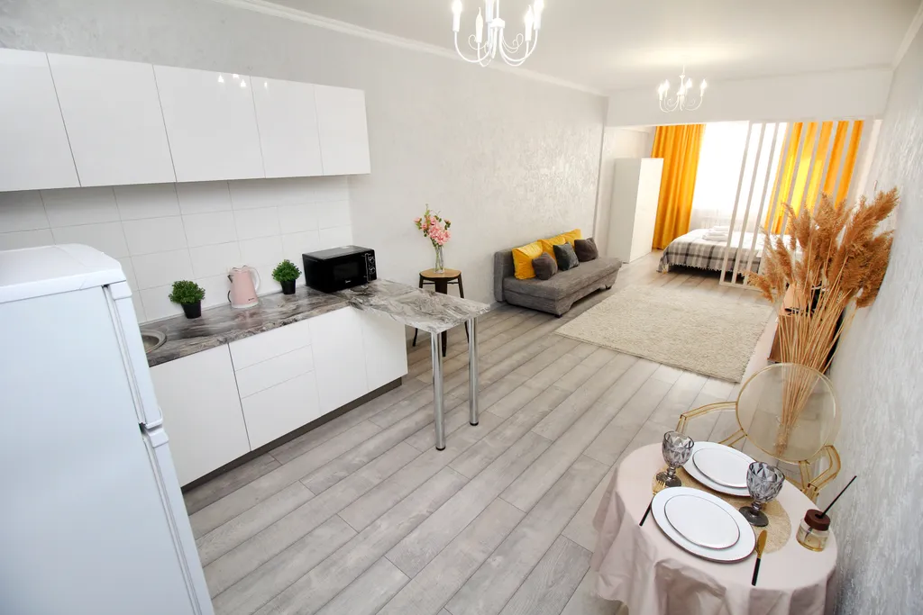 Квартира Студия, центр, с ярким акцентом — Алматы