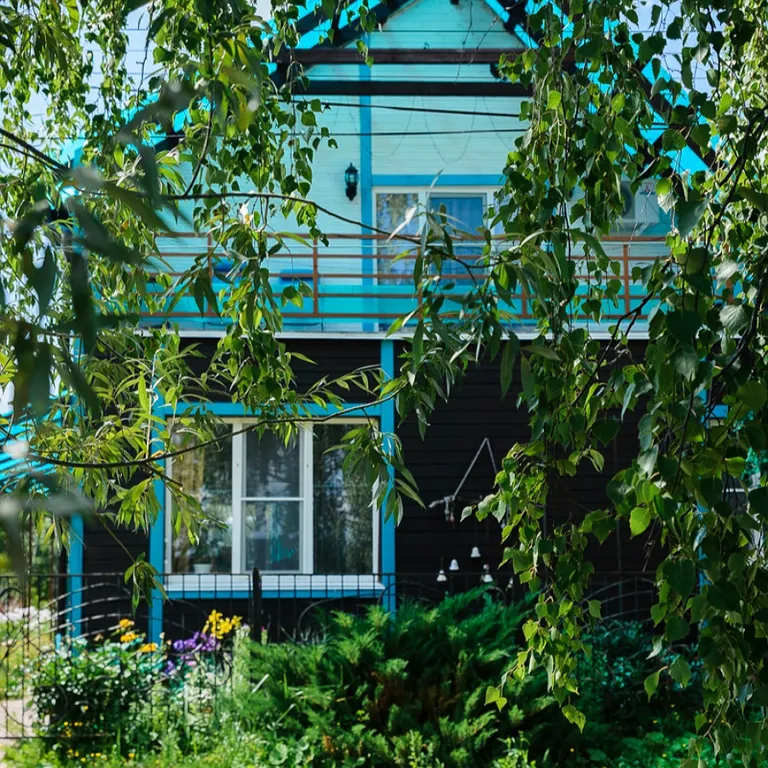 Домик прямо на берегу озера Тосканка