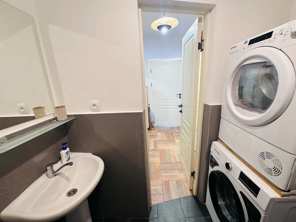 Апартаменты "Матисс" в 300 м от песчаного пляжа,балкон с видом на море