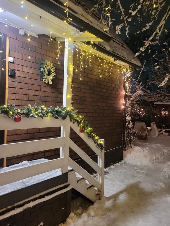 Коттедж Новый дом с иллюминацией и зоной отдыха на отдельной территории — Жаворонки