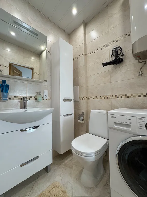 Квартира с балконом и видом на море