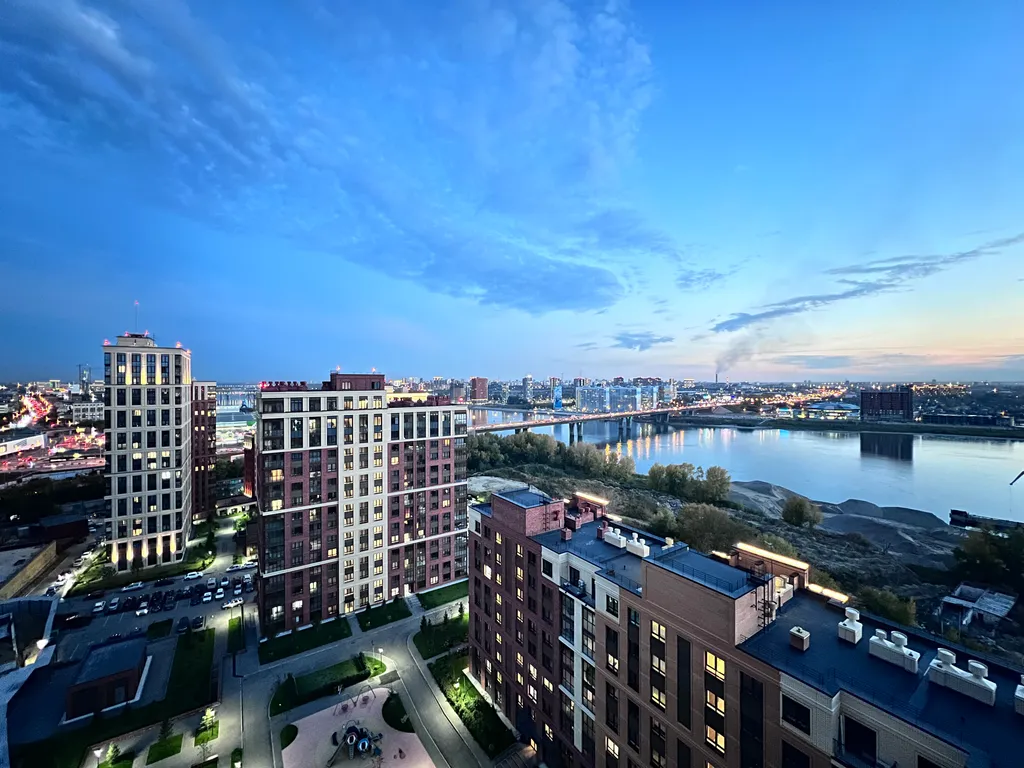 Трешка у аквапарка с панорамным видом на реку