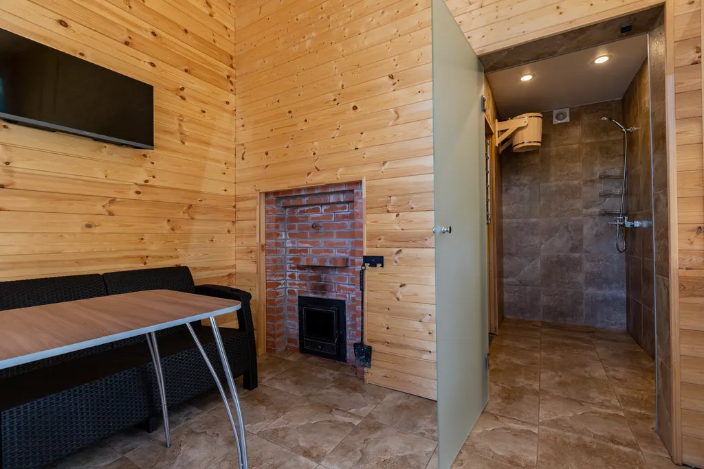 Уютный дом возле леса