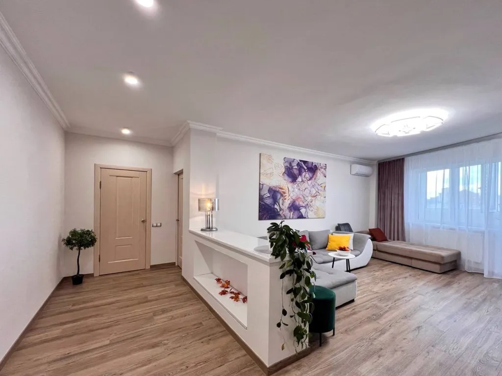 Стильный двухкомнатный люкс с видом на Кафедральный собор