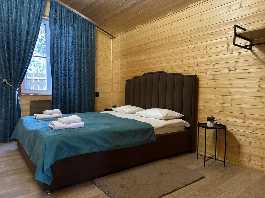 Шале 2 с видом на горы и лес