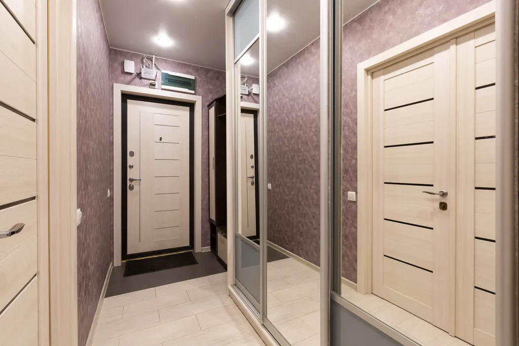 Рядом живописный пруд для зимних прогулок