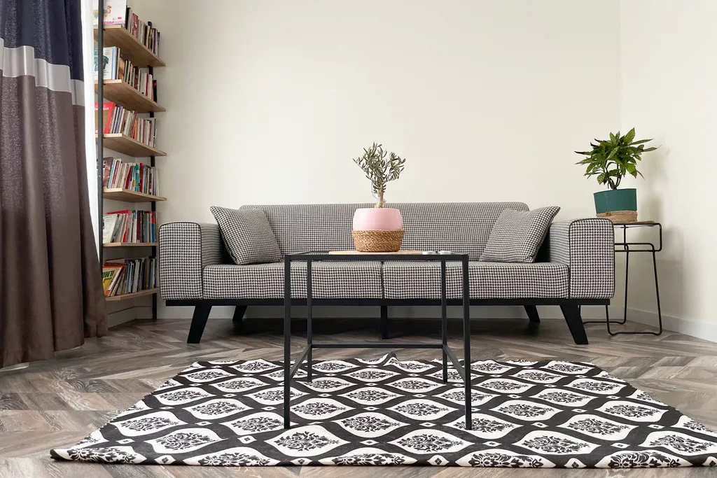 Balcony 2br and 2bath apt 8 min to metro